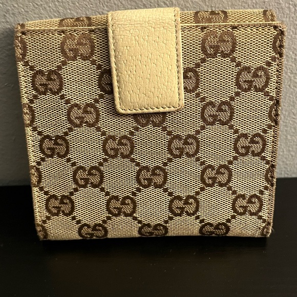 Gucci Tan Monogram Wallet with Gold Accent - Picture 4 of 5